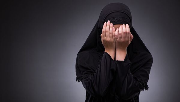 حمله با قیچی به حجاب دختر ۱۱ ساله در کانادا - اسپوتنیک افغانستان  