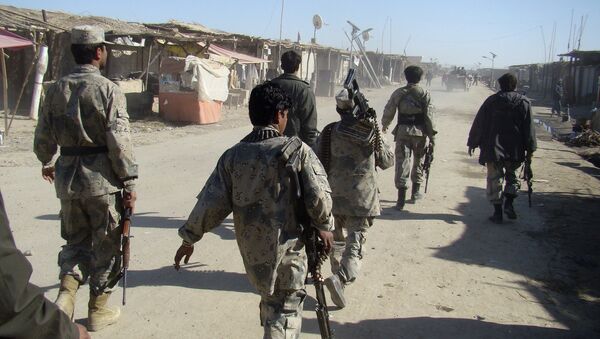 Afghan troops walk through the village of Laki , in Helmand province's Garmsir district, south of Kabul, Afghanistan (File) - اسپوتنیک افغانستان  