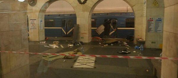 در هنگام حمله تروریستی در مترو سن پترزبورگ سه مسافر داخل تونل پرت شدند - اسپوتنیک افغانستان  
