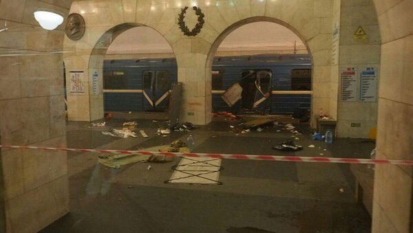 در هنگام حمله تروریستی در مترو سن پترزبورگ سه مسافر داخل تونل پرت شدند - اسپوتنیک افغانستان  