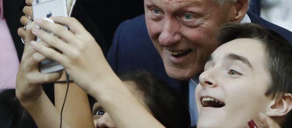 تصاویر داغ برادرزاده بیل کلینتون نشر شد تصاویر داغ برادرزاده بیل کلینتون نشر شد - اسپوتنیک افغانستان