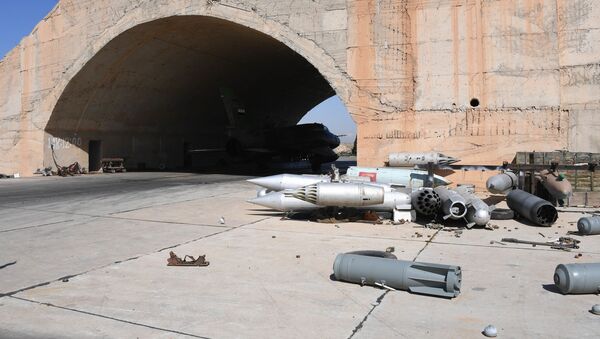 Последствия ракетного удара США по авиабазе в Сирии - اسپوتنیک افغانستان  
