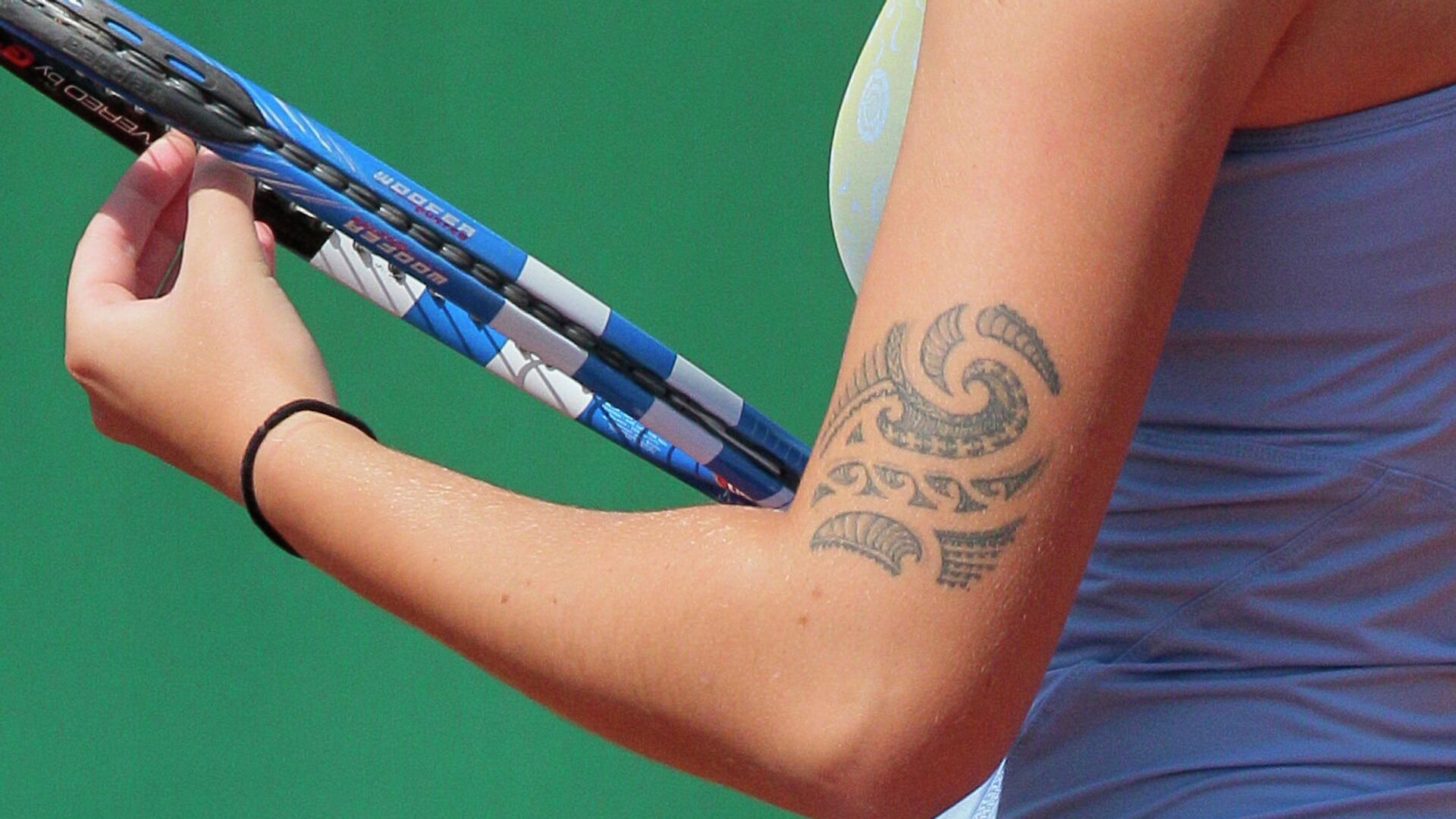 Close-up on Czech Karolina Pliskova arm's tatoo taken on May 18, 2011 at the Roland-Garros stadium in Paris during the Women's first qualifying round of the Grand Slam Roland-Garros tennis tournament. Tournament will run from May 22 to June 5, 2011 - اسپوتنیک افغانستان  , 1920, 19.01.2022