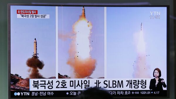Телевизионный репортаж об испытательном пуске северокорейской баллистической ракеты Pukguksong-2. Архивное фото - اسپوتنیک افغانستان  