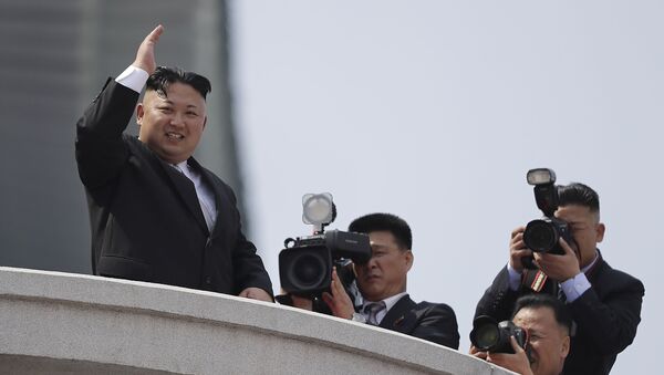 Ким Чен Ын на военном параде, посвященном 105-летию со дня рождения Ким Ир Сена в Пхеньяне, Северная Корея - اسپوتنیک افغانستان  