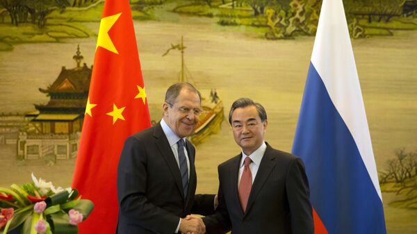 Министр иностранных дел России Сергей Лавров и глава МИД Китая Ван И на встрече в Пекине - اسپوتنیک افغانستان  
