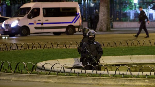 در کنار جسد حمله‌کننده به پولیس در پاریس یک یادداشت به حمایت از داعش دریافت شده است - اسپوتنیک افغانستان  