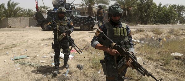 سقوط مهمات در نزدیکی سفارت امریکا در بغداد پس از انفجار انبار تسلیحاتی - اسپوتنیک افغانستان  