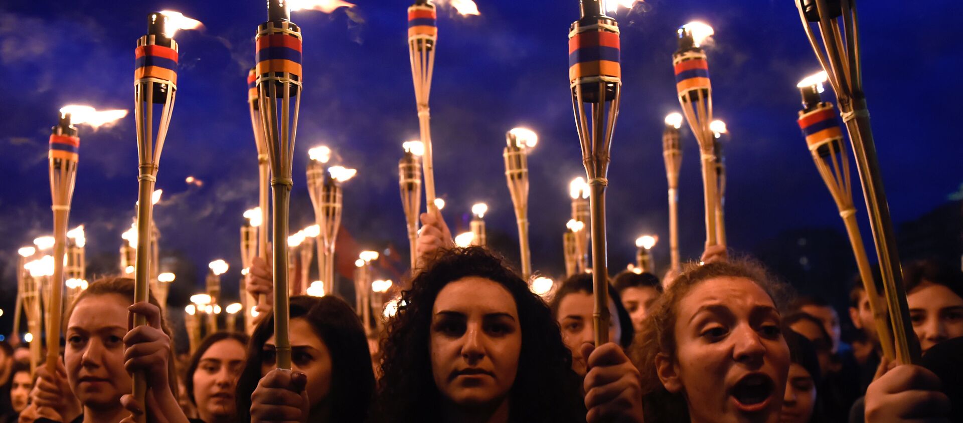 معترضین ارمنی با مشعل پرچم ترکیه و آذربایجان را آتش زدند + ویدیو - اسپوتنیک افغانستان  , 1920, 23.04.2021