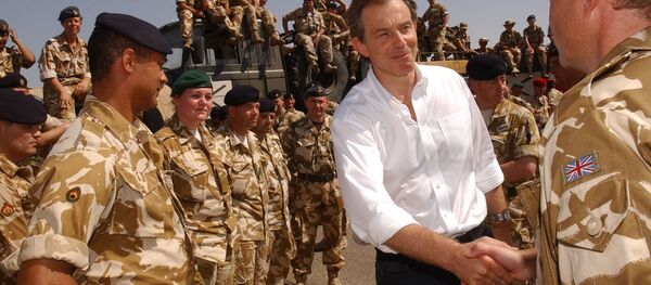 Премьер-министр Великобритании Тони Блэр встречает британские войска в порту Умм-Каср на юге Ирака - اسپوتنیک افغانستان  