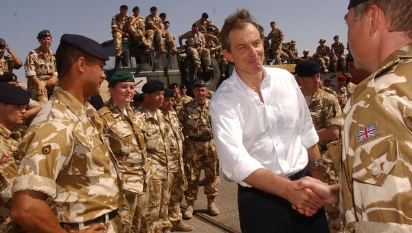 Премьер-министр Великобритании Тони Блэр встречает британские войска в порту Умм-Каср на юге Ирака - اسپوتنیک افغانستان  