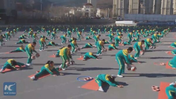 Amazing! Chinese primary school students blend basketball dribbling with yoga - اسپوتنیک افغانستان  