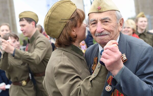 رسم و گذشت نظامی روسیه بمناسبت جشن پیروزی بر فاشیسم در جنگ جهانی  دوم (سالهای  1945 ـ 1941) - اسپوتنیک افغانستان  