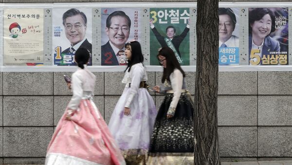 Women walk by posters showing candidates for the presidential election in Seoul, South Korea, Tuesday, May 9, 2017. - اسپوتنیک افغانستان  