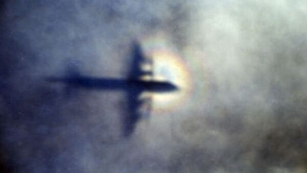 Тень новозеландского самолета P-3 Орион, участвующего в поисках малайзийского Boeing-777 - اسپوتنیک افغانستان  
