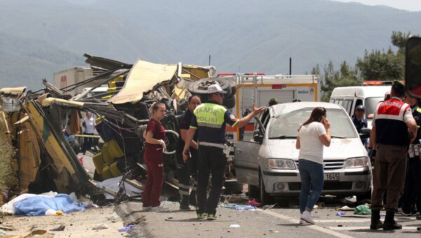 Medics and rescue workers stand at the scene after a tourist bus crashed near the southwestern holiday town of Marmaris, Turkey, May 13, 2017 - اسپوتنیک افغانستان  