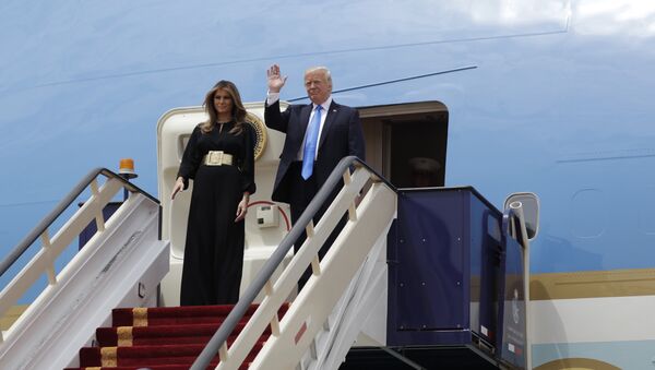 ترامپ و همسرش در نخستین سفر رسمی به عربستان سعودی رسیدند - اسپوتنیک افغانستان  