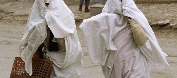 شکنجۀ یک زن پس از محکمۀ صحرایی در تخار + ویدیو شکنجۀ یک زن پس از محکمۀ صحرایی در تخار + ویدیو - اسپوتنیک افغانستان