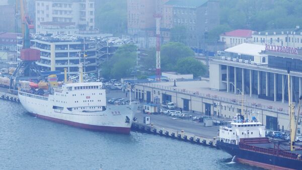 Северокорейское грузопассажирское судно Man Gyong Bong в порту Владивостока - اسپوتنیک افغانستان  