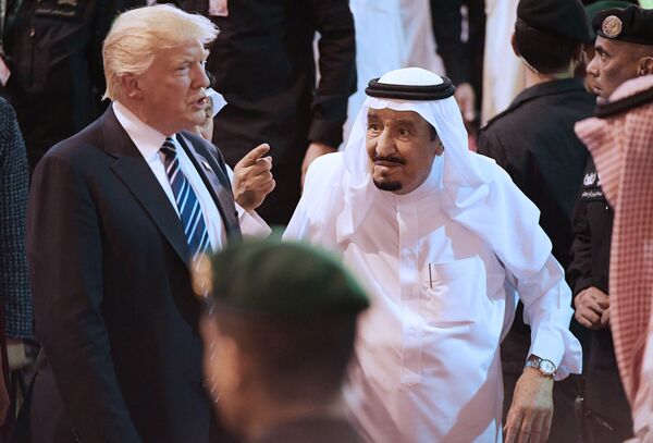 دونالد ترامپ رئيس جمهور ایالات متحده و پادشاه عربستان سلمان بن عبدالعزیز آل سعود در ریاض - اسپوتنیک افغانستان  