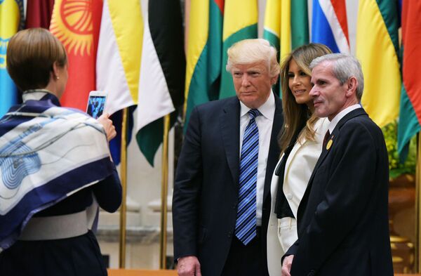 دونالد ترامپ رئيس جمهور و همسرش ملانیا  در زمان سفر به عربستان سعودی - اسپوتنیک افغانستان  