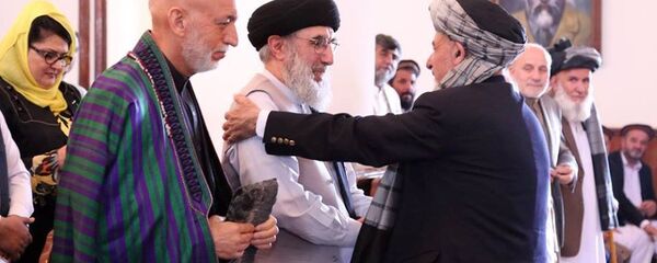 امتیازدهی ارگ به حکمتیار ادامه دارد  امتیازدهی ارگ به حکمتیار ادامه دارد  - اسپوتنیک افغانستان