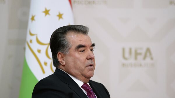 رییس جمهور تاجکستان ترامپ را در مسابقه دست فشردن شکست داد+ ویدیو - اسپوتنیک افغانستان  