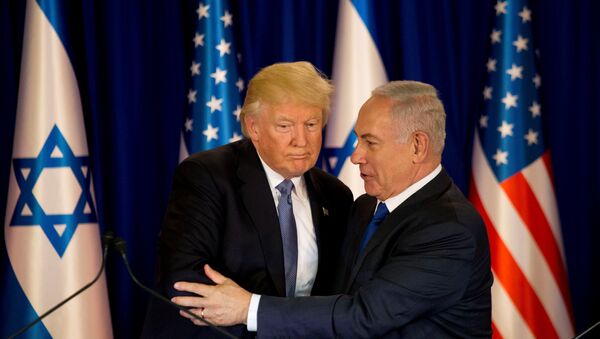 U.S. President Donald Trump and Israel’s Prime Minister Benjamin Netanyahu shake hands as they deliver remarks before a dinner at Netanyahu’s residence in Jerusalem May 22, 2017 - اسپوتنیک افغانستان  