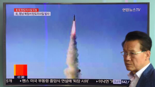 Телевизионный выпуск в Сеуле о запуске КНДР баллистической ракеты Pukguksong-2 - اسپوتنیک افغانستان  