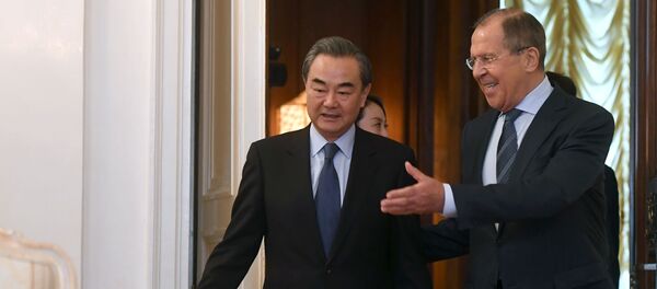 Министр иностранных дел Китая Ван И и министр иностранных дел РФ Сергей Лавров во время встречи в Москве - اسپوتنیک افغانستان  