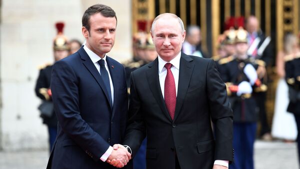 Президент Франции Эммануэль Макрон и президент России Владимир Путин в Версальском дворце близ Парижа - اسپوتنیک افغانستان  