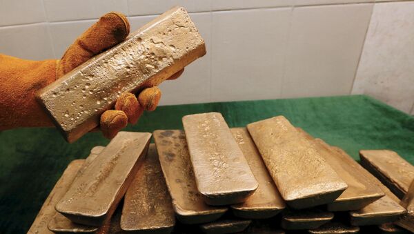 Слитки чистого золота, добытого на российском руднике Олимпиада в Восточной Сибири - اسپوتنیک افغانستان  