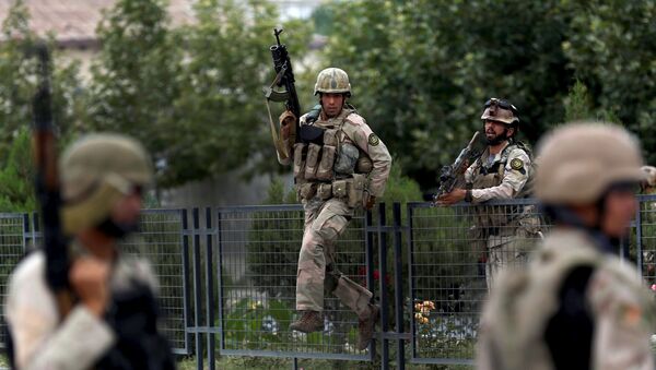 Афганские силы безопасности патрулируют улицу после взрывов в Кабуле - اسپوتنیک افغانستان  