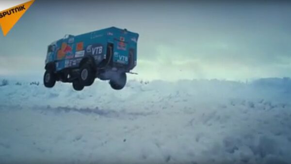 KAMAZ Truck Driver Pulls Off a 30 Meter Jump - اسپوتنیک افغانستان  