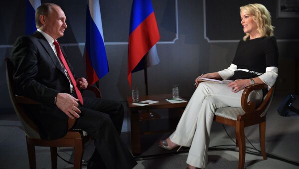 Президент России Владимир Путин и телеведущая NBC News Меган Келли во время интервью - اسپوتنیک افغانستان  