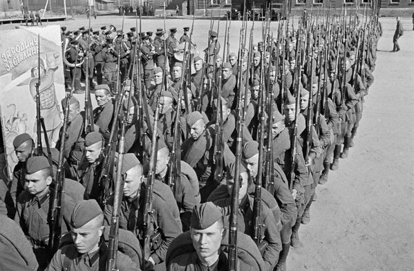 روز های اول جنگ بزرگ میهنی به روایت تصویر  جون سال ۱۹۴۱ - اسپوتنیک افغانستان  