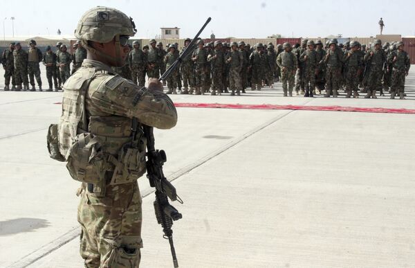 US military personal stands guard during a graduation ceremony for Afghan troops, in Lashkargah US military personal stands guard during a graduation ceremony for Afghan troops, in Lashkargah - اسپوتنیک افغانستان