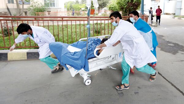 Медики госпитализируют пострадавшего от взрыва в Кабуле, Афганистан - اسپوتنیک افغانستان  