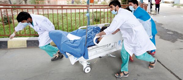 Медики госпитализируют пострадавшего от взрыва в Кабуле, Афганистан Медики госпитализируют пострадавшего от взрыва в Кабуле, Афганистан - اسپوتنیک افغانستان