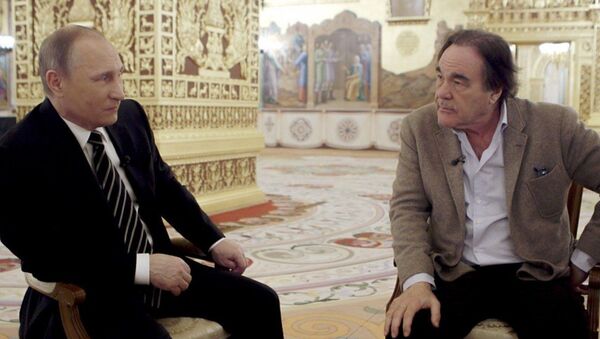 Президент РФ Владимир Путин и американский кинорежиссер Оливер Стоун во время интервью - اسپوتنیک افغانستان  