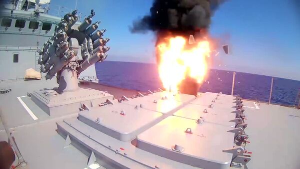 کشتی آدمیرال اسن موضع داعش را در سوریه مورد هدف راکت  کالیببر  قرار داد - اسپوتنیک افغانستان  
