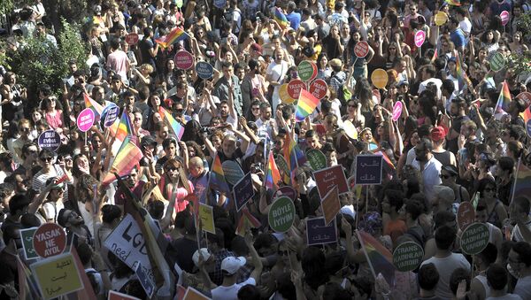 Участники гей-парада в Стамбуле - اسپوتنیک افغانستان  