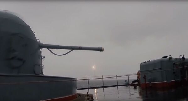 پرتاب راکت بالستیک بولاوا با کشتی تحت البحری  یوری دلگاروکی - اسپوتنیک افغانستان  
