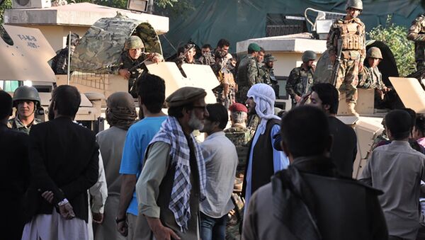 امر شلیک به معترضان توسط گل نبی احمدزی صادر شده بود - اسپوتنیک افغانستان  