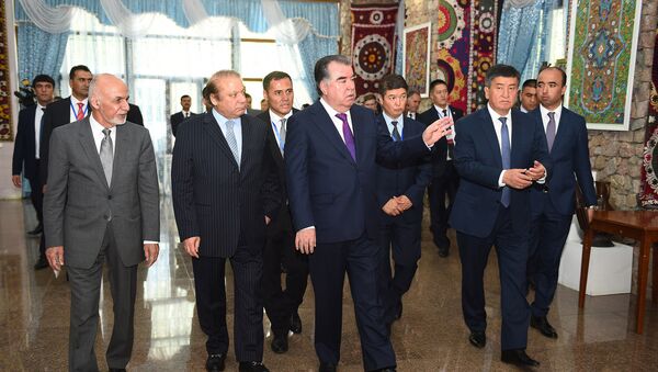 Эмомали Рахмон с главами государств участников CASA - 1000 на Варзобе - اسپوتنیک افغانستان  