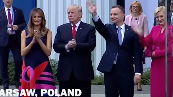 هسمر رئيس جمهور پولند به ترامپ دست نداد + ویدیو - اسپوتنیک افغانستان  