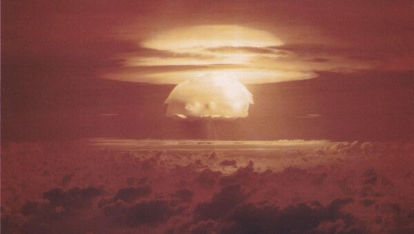 Облако, образовавшееся после взрыва американского термоядерного взрывного устройства «Кастл Браво» на атолле Бикини, 1954 - اسپوتنیک افغانستان  