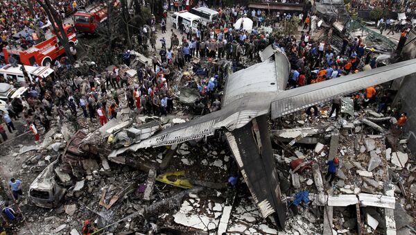 طیاره ترانسپورتی نظامی بر هوتل در اندونیزیا سقوط نمود - اسپوتنیک افغانستان  