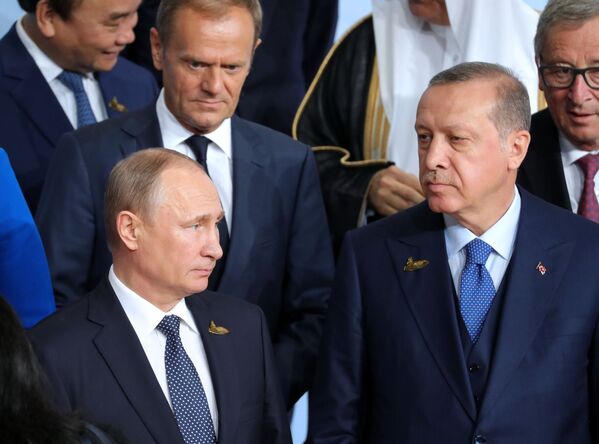 ولادیمیر پوتین رئیس جمهور روسیه و رجب طیب اردوغان رئیس جمهور ترکیه در مراسم گرفتن عکس دسته جمعی - هامبورگ، آلمان - اسپوتنیک افغانستان  