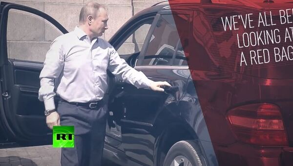 پوتین برای چه کسی درب ماشین را باز کرد؟ بانوی قرمز پوش کیست؟ + ویدئو - اسپوتنیک افغانستان  